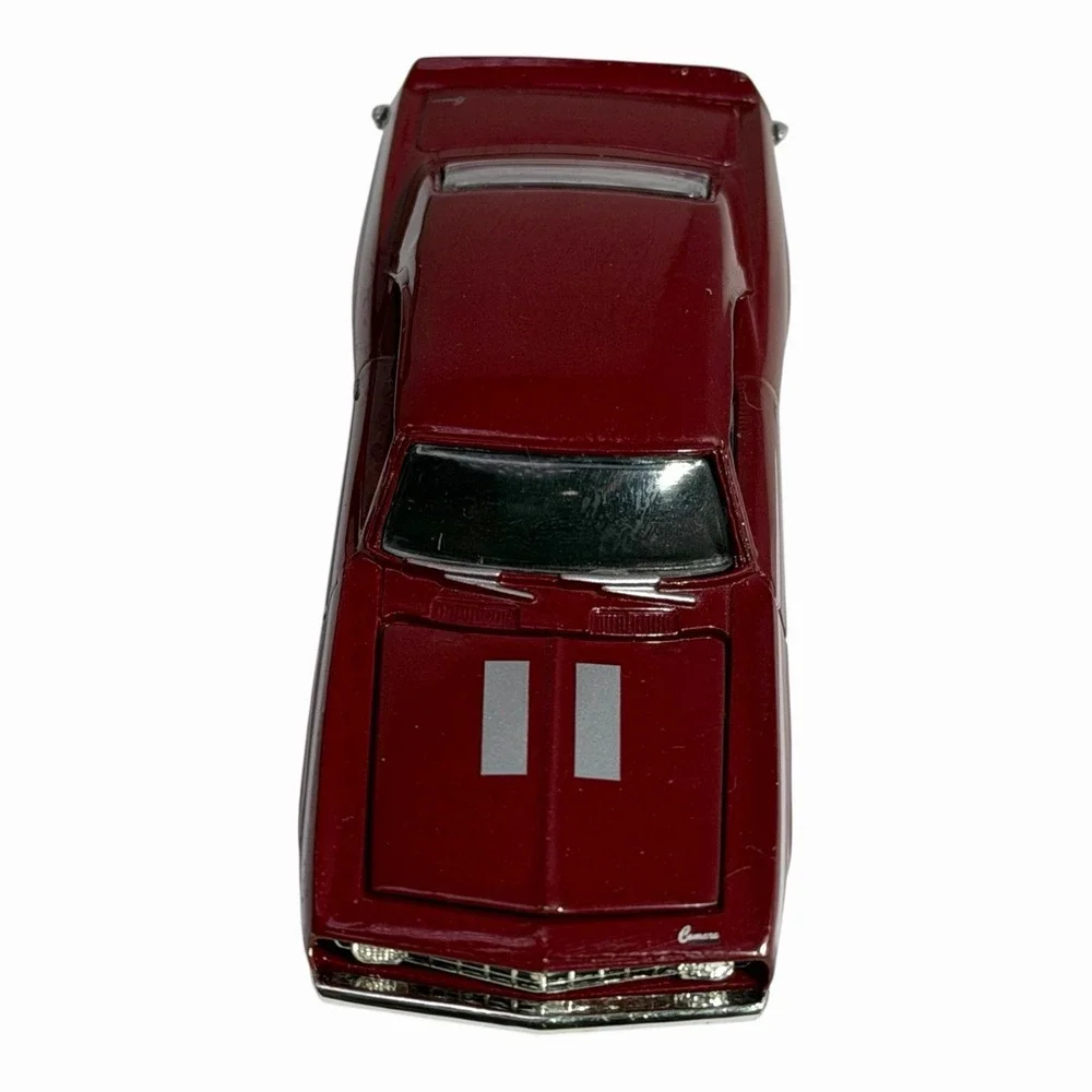 1969 Chevy V-8 Camaro SS 350 Collectible‎ 1/64 Scale Diecast Diorama Model